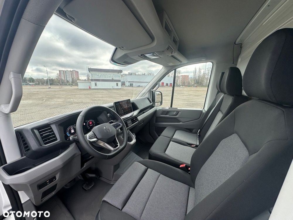 Volkswagen Crafter Crafter 35 Podwozie z pojedynczą kabiną silnik: 2,0 l EURO VI SCR 163 KM / skrzynia biegów: Przedni napęd automatyczna 8-biegowa rozstaw osi: 4490 mm - 7