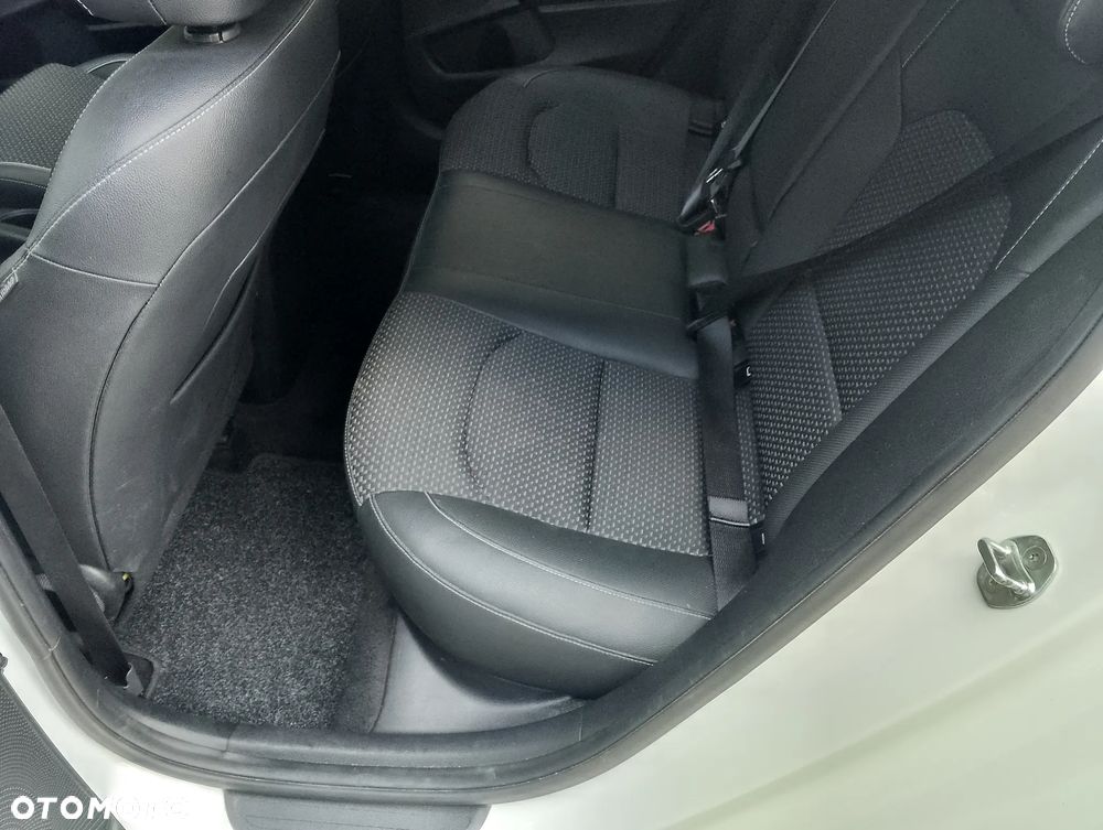 Kia Ceed 1.6 CRDi (48V Mild-Hybrid) DCT7 GT Line - 17
