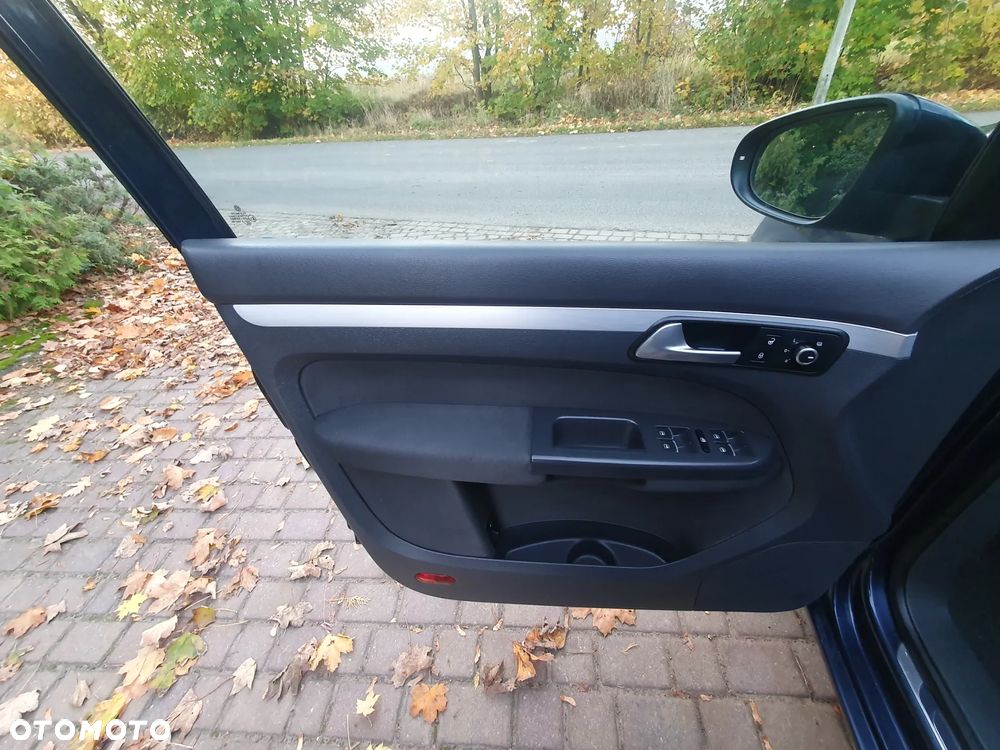 Volkswagen Touran 2.0 TDI DPF BlueMotion Technology DSG Comfortline - 9