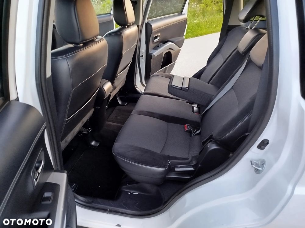 Mitsubishi Outlander 2.2 DI-D 4WD Invite - 16