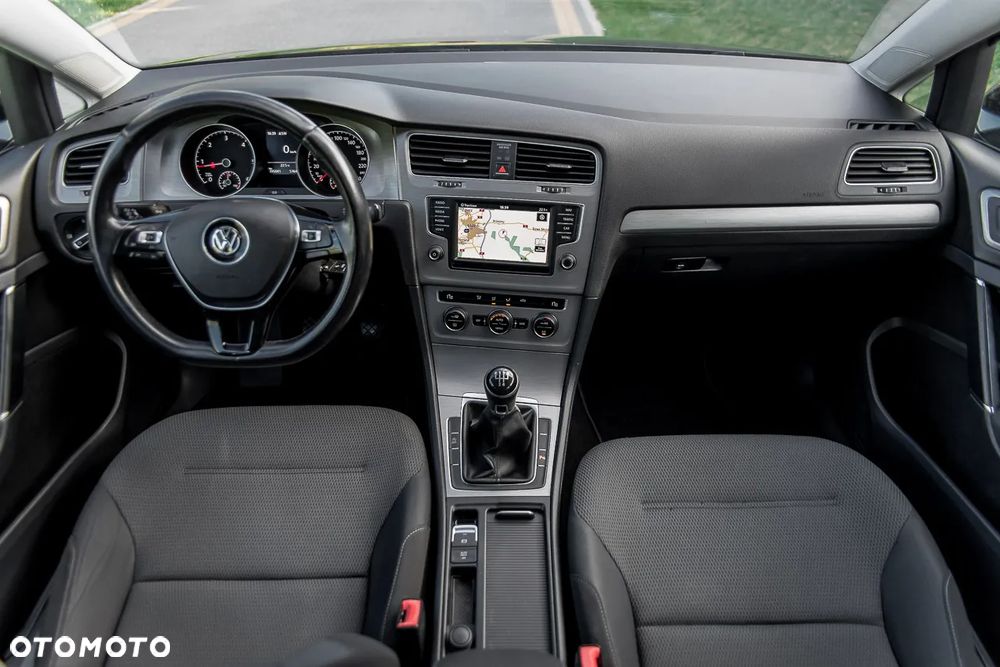 Volkswagen Golf - 37