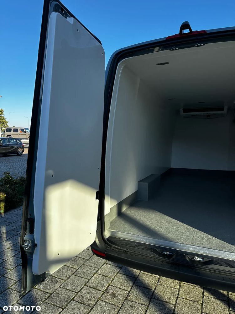 Mercedes-Benz Sprinter - 32