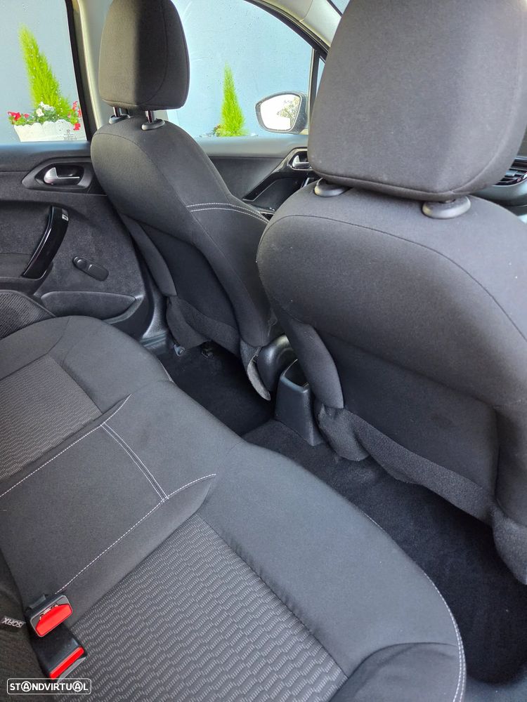 Peugeot 208 - 11