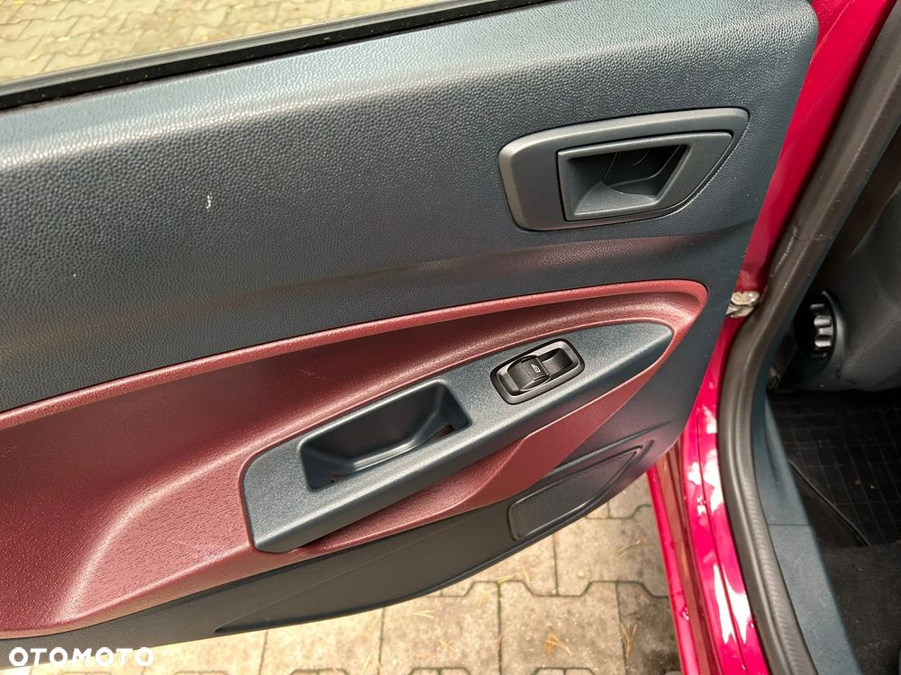 Ford Fiesta 1.6 Ti-VCT Titanium - 19