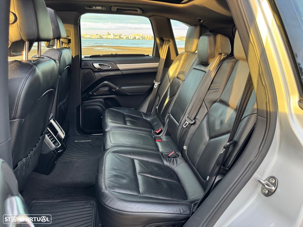 Porsche Cayenne S - 34