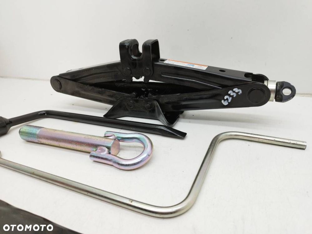 ZESTAW NARZĘDZI PODNOŚNIK LEWAREK UCHO KLUCZ YARIS III P15 - 3