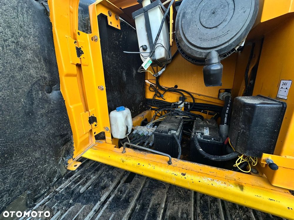 JCB JS 240 NLC - 5
