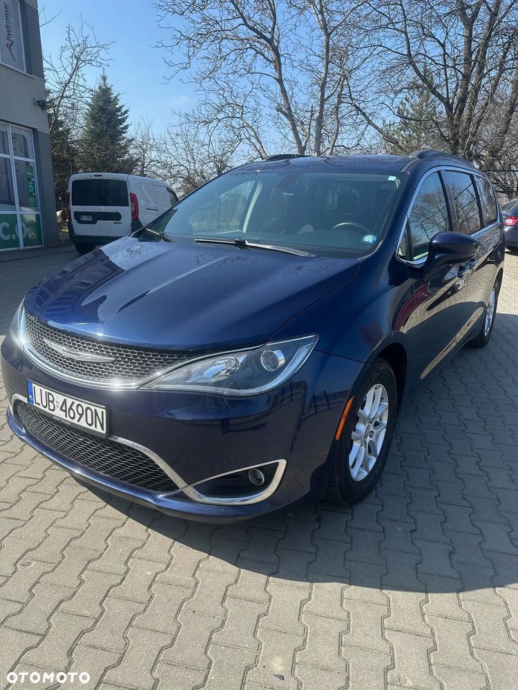 Chrysler Pacifica - 1