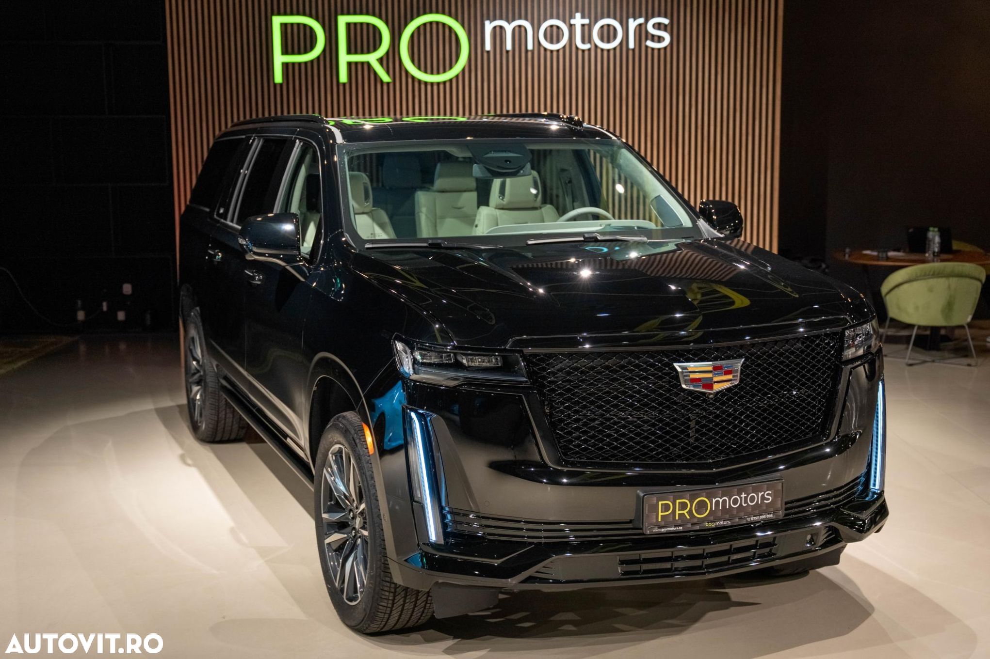 Cadillac Escalade - 1