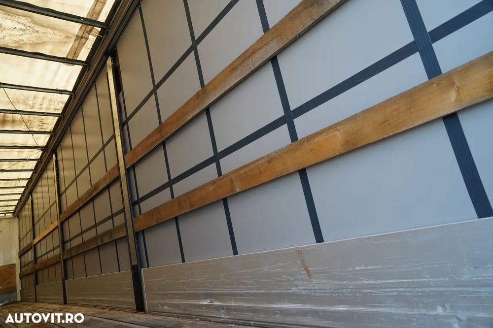 Fruehauf / SEMIREMORCĂ CU PRELATĂ (CURTAINSIDER) / STANDARD / PODEA REZISTENTĂ (HEAVY-DUTY) / AXĂ RIDICABILĂ / - 18