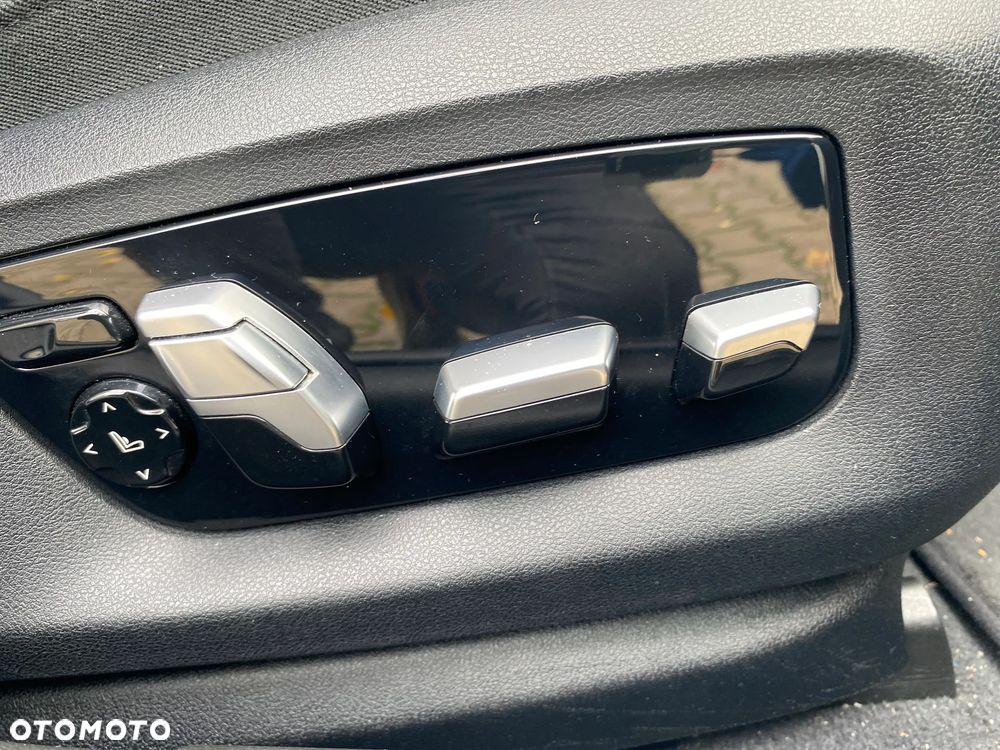 BMW Seria 5 540i xDrive Touring - 12