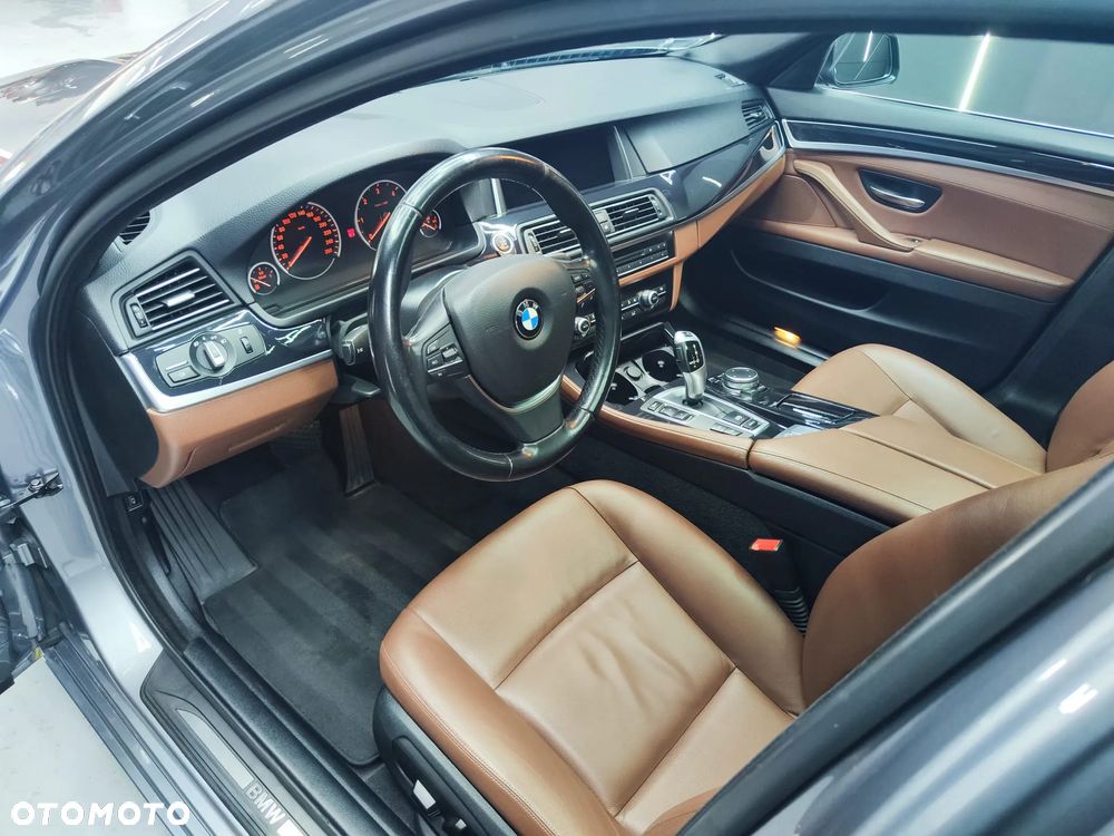 BMW Seria 5 520d Touring - 14