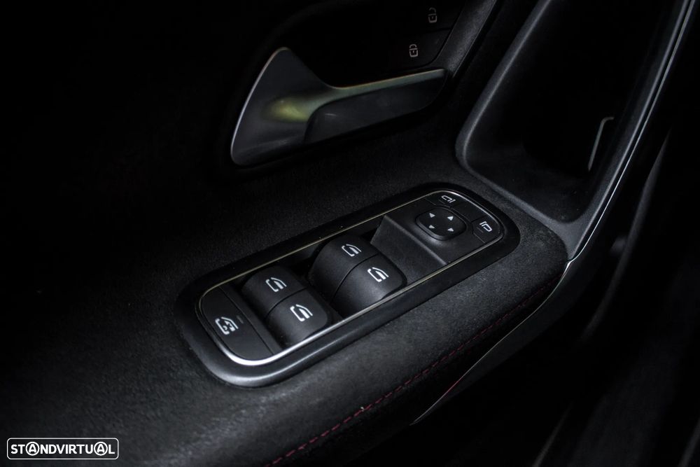 Mercedes-Benz A 250 e AMG Line - 19