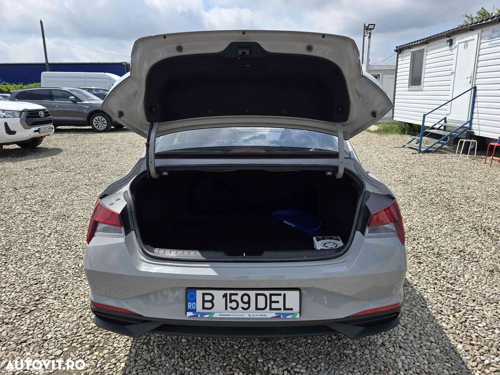 Hyundai Elantra - 8