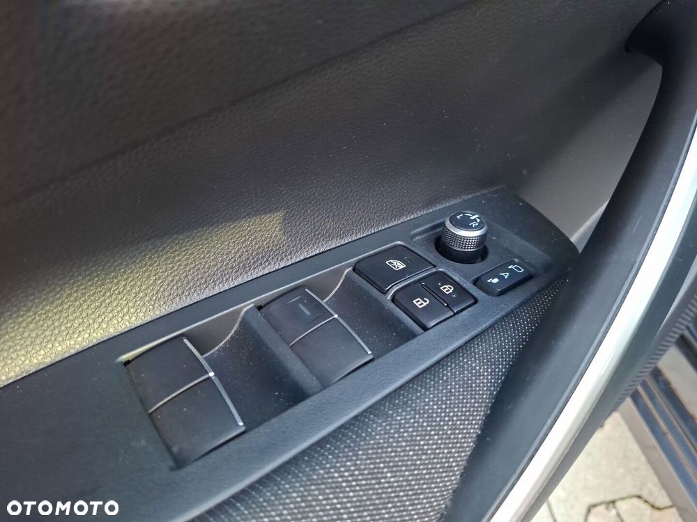 Toyota Corolla 1.8 Hybrid Style - 19