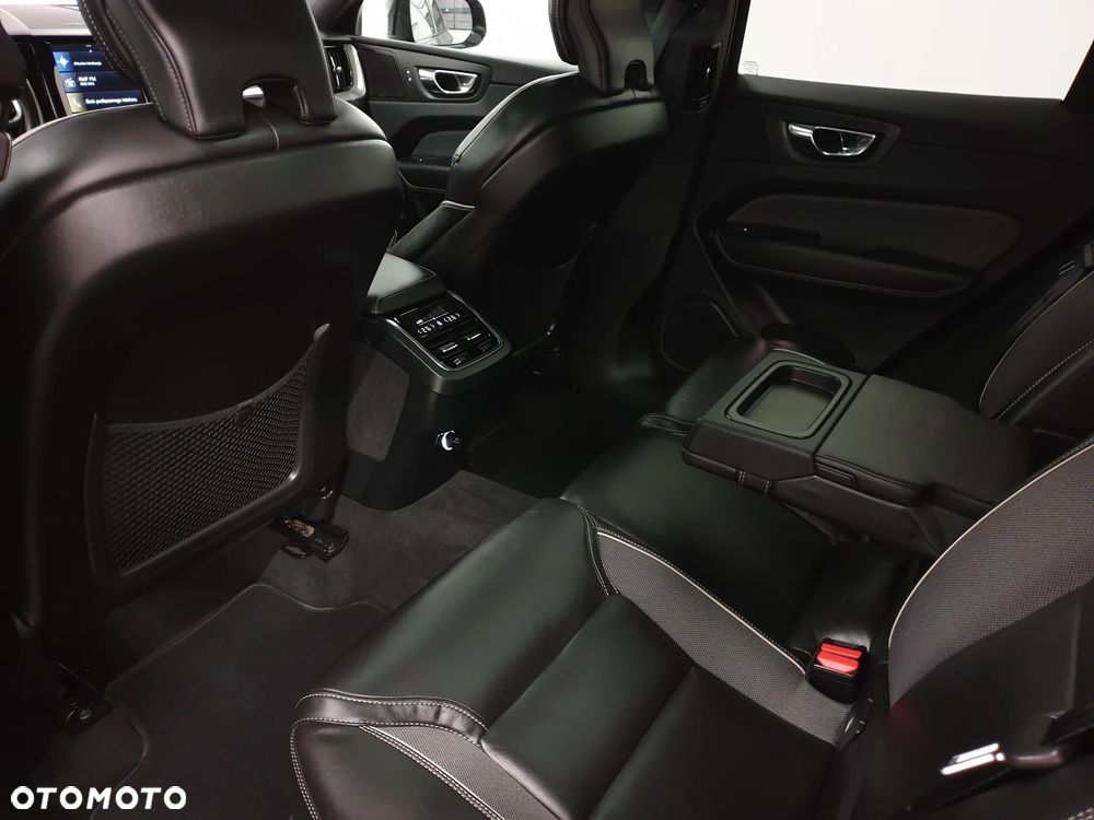 Volvo XC 60 D4 R-Design - 23