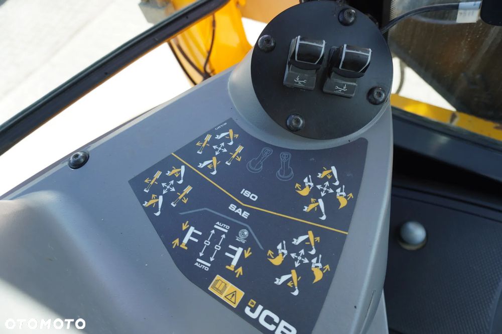 JCB 4CX PRO / Joysticki / r. 2023 / 4 sztuki - 25