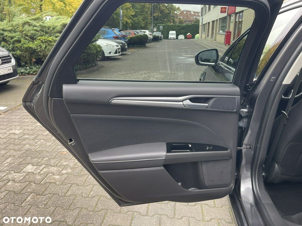 Ford Mondeo - 22
