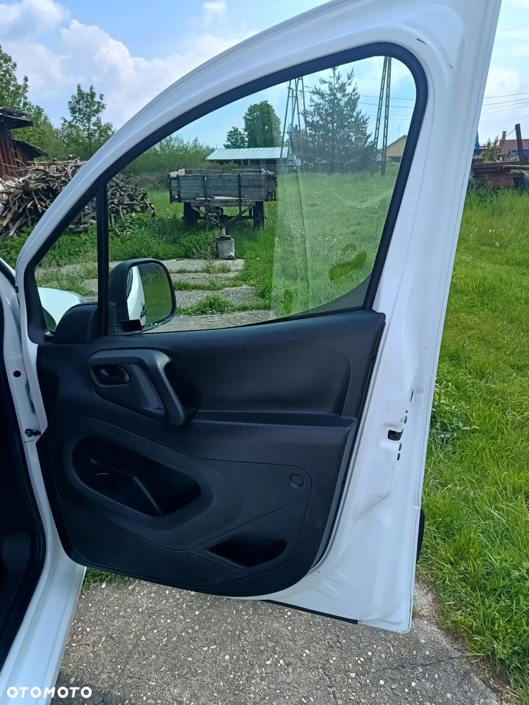 Peugeot Partner 1.6 Hdi 90 kM manual, 2012 rok WEBASTO paka jak NOWA Stan bardzo dobry!! NISKIE SPALANIE- BEZWYPADKOWY! - 27