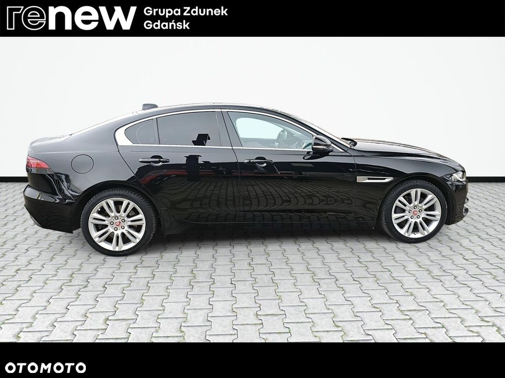 Jaguar XE - 12