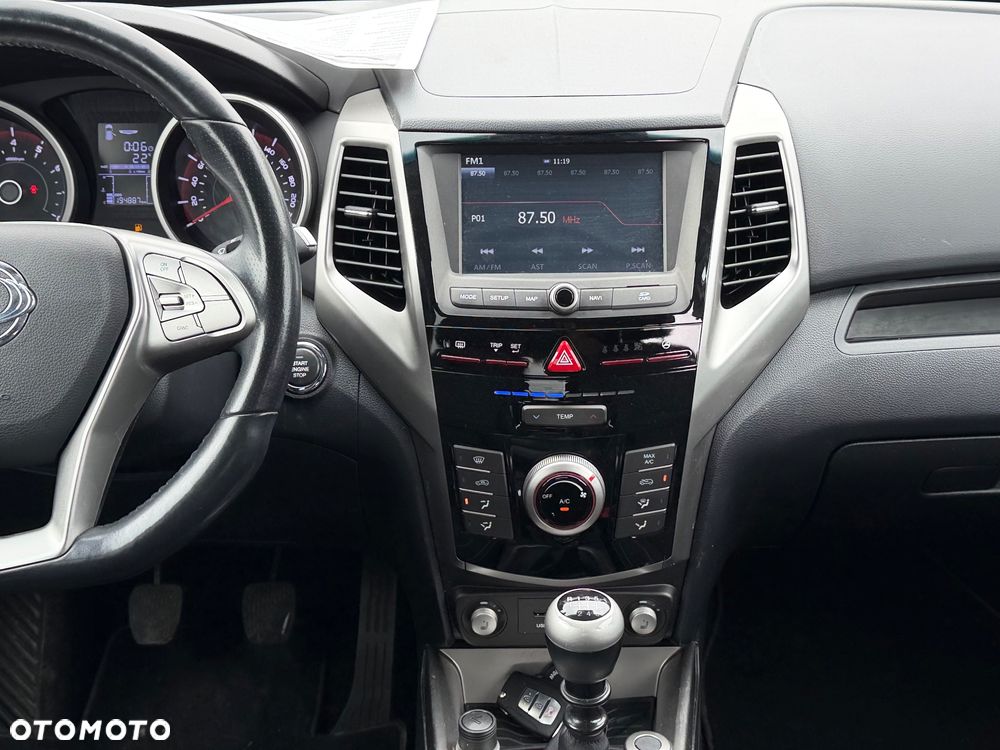 SsangYong/KGM Tivoli e-XGi 160 2WD Black+White - 27