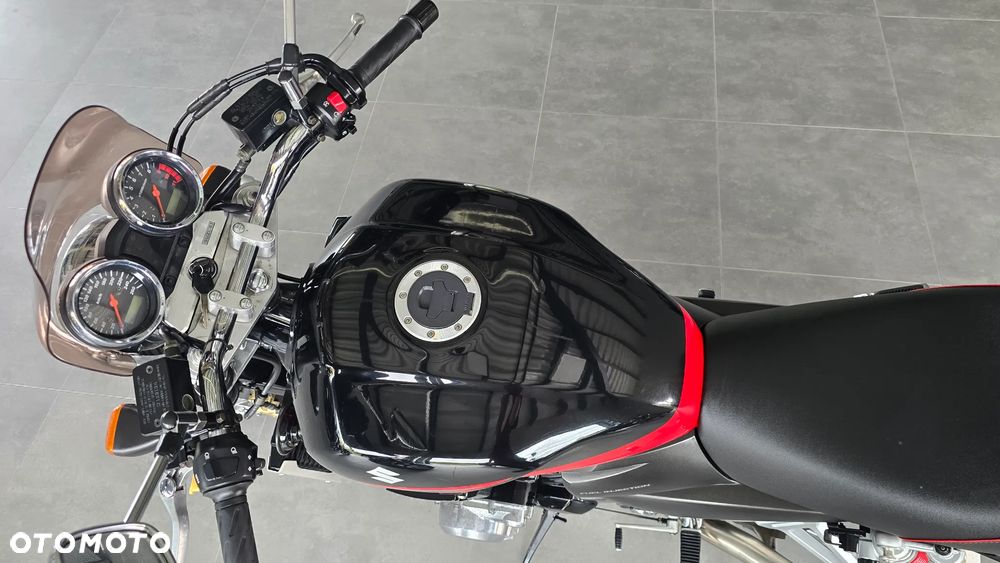 Suzuki GSX - 22