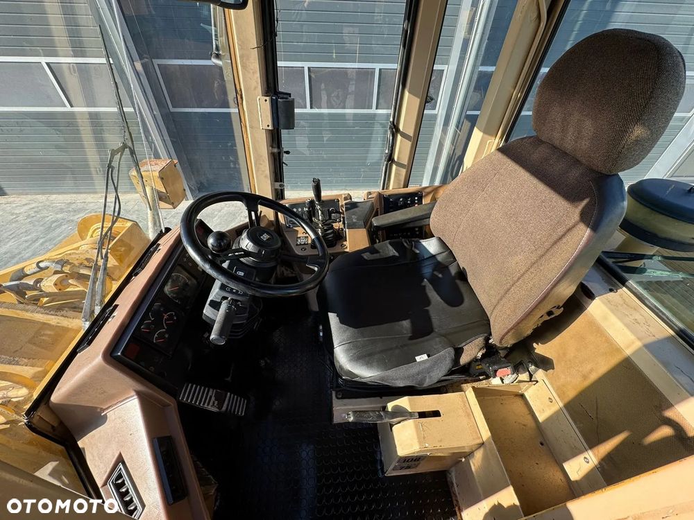 Caterpillar 938F - 11