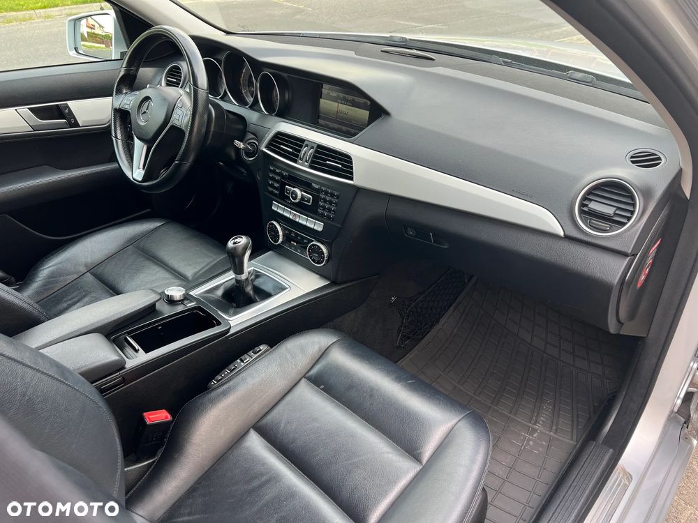 Mercedes-Benz Klasa C 220 CDI DPF (BlueEFFICIENCY) - 23