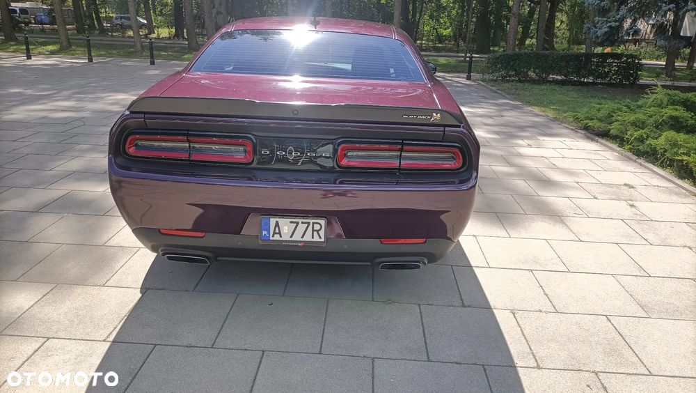 Dodge Challenger - 12