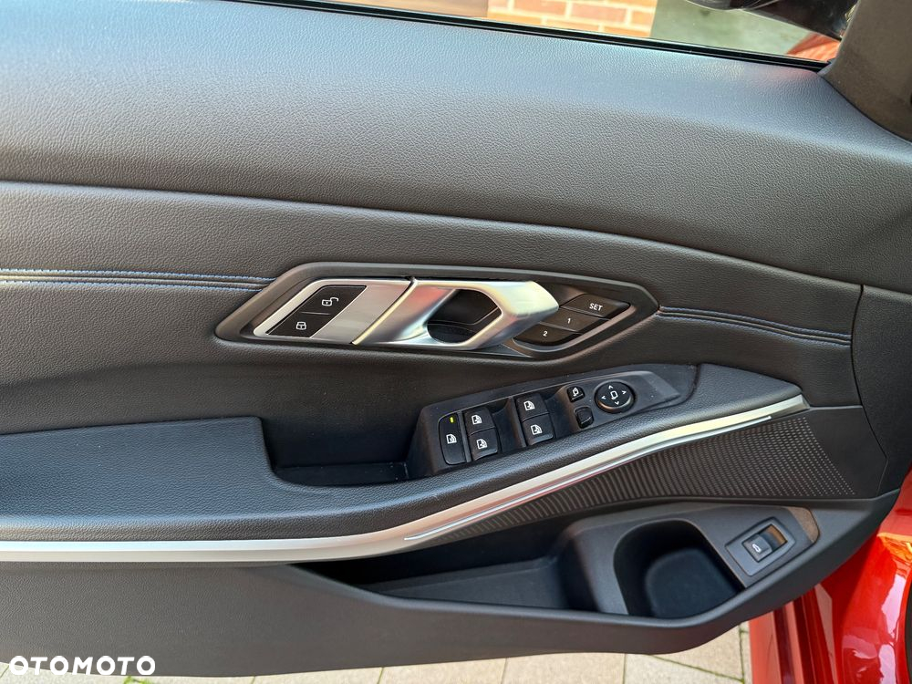 BMW Seria 3 320d xDrive - 15