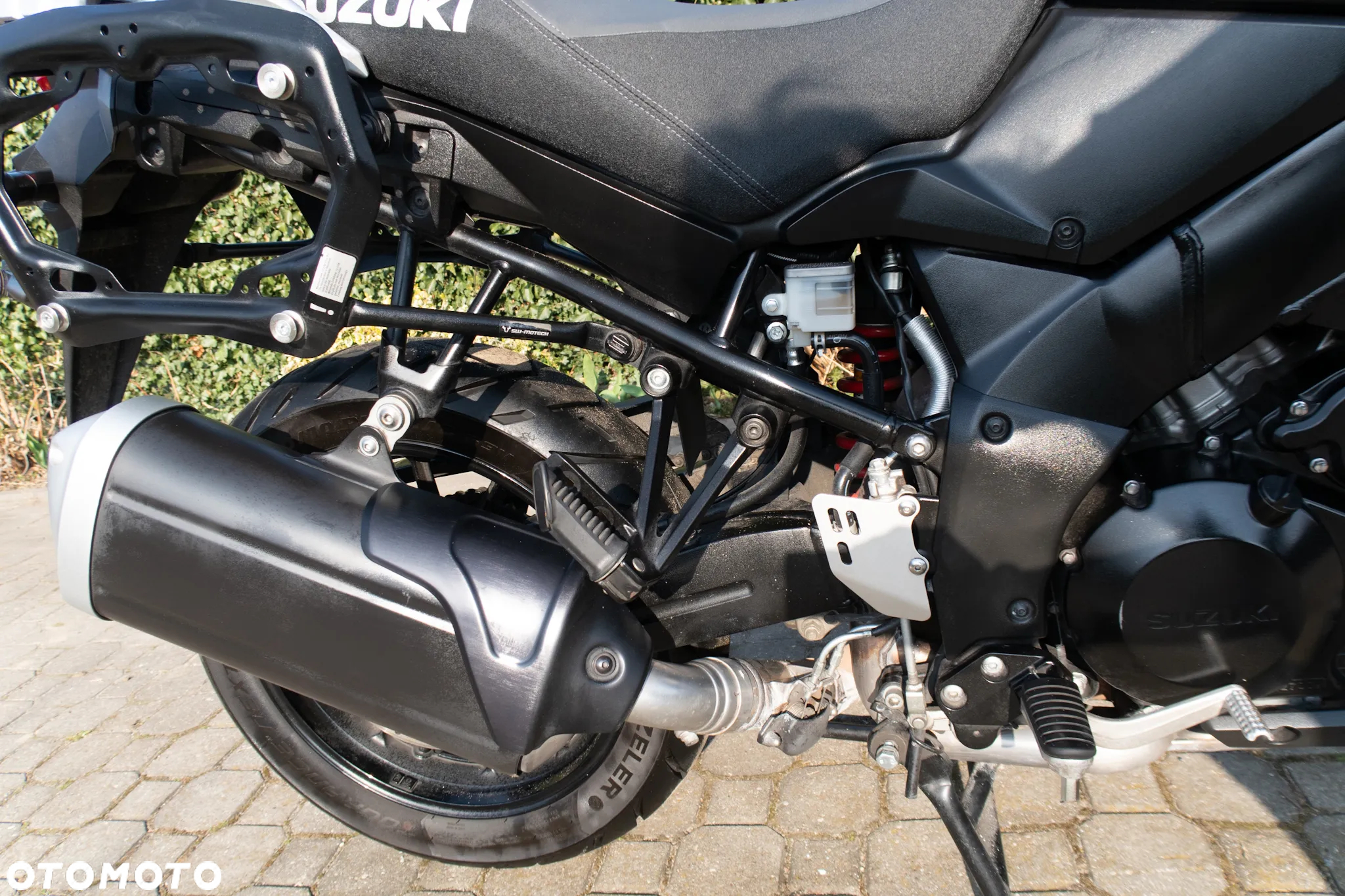 Suzuki V-STROM - 16