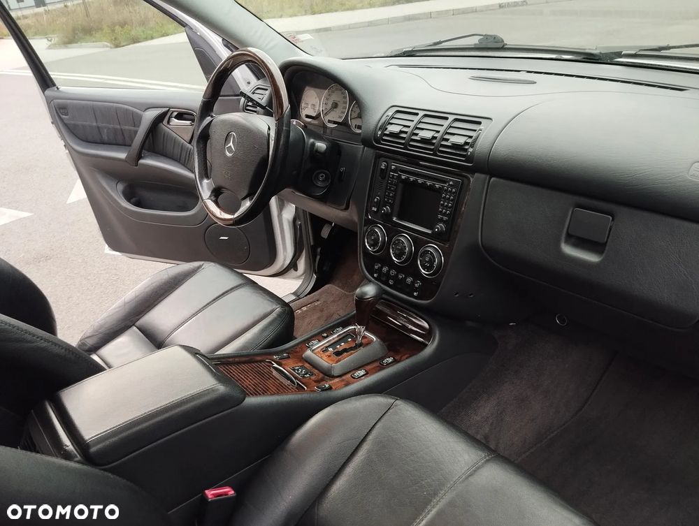 Mercedes-Benz ML 55 AMG - 25