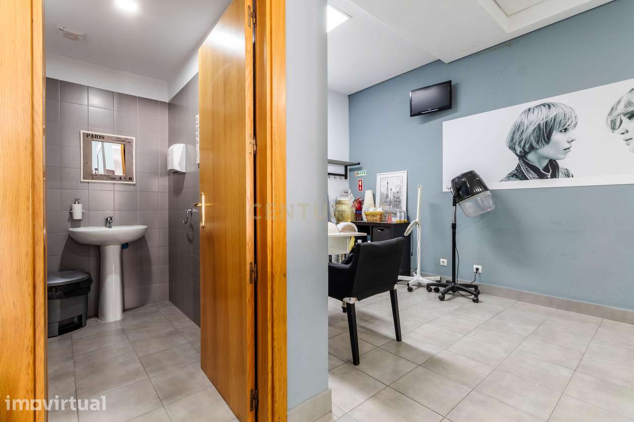 Loja com 90 m² na Quinta do Bom Retiro, Sobreda - Grande imagem: 5/30
