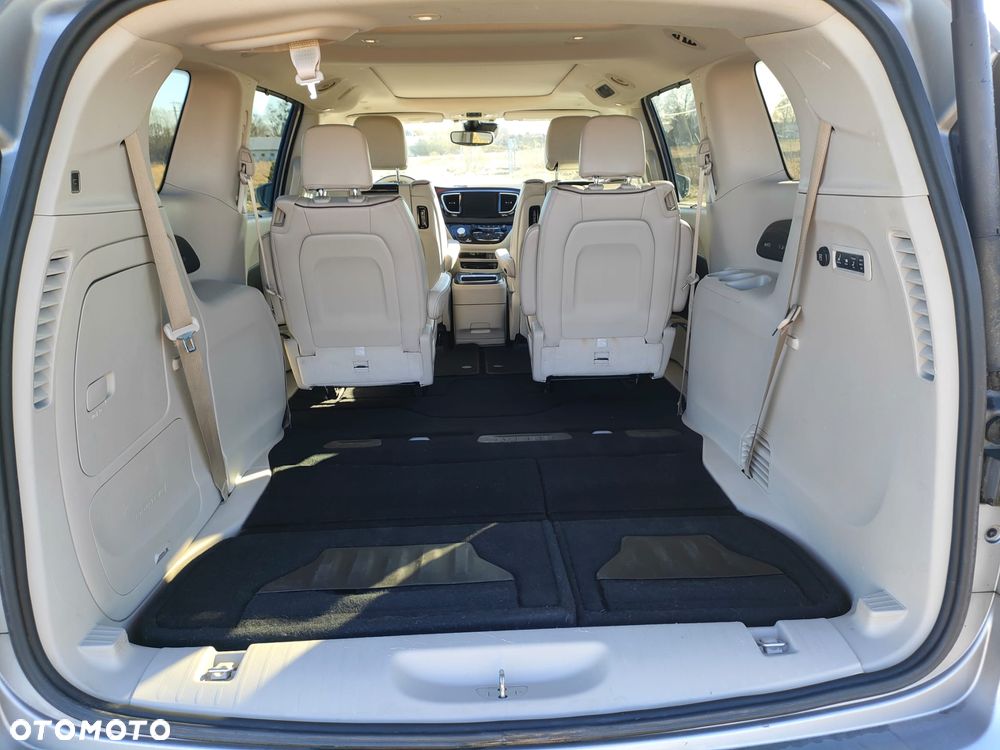 Chrysler Pacifica - 15