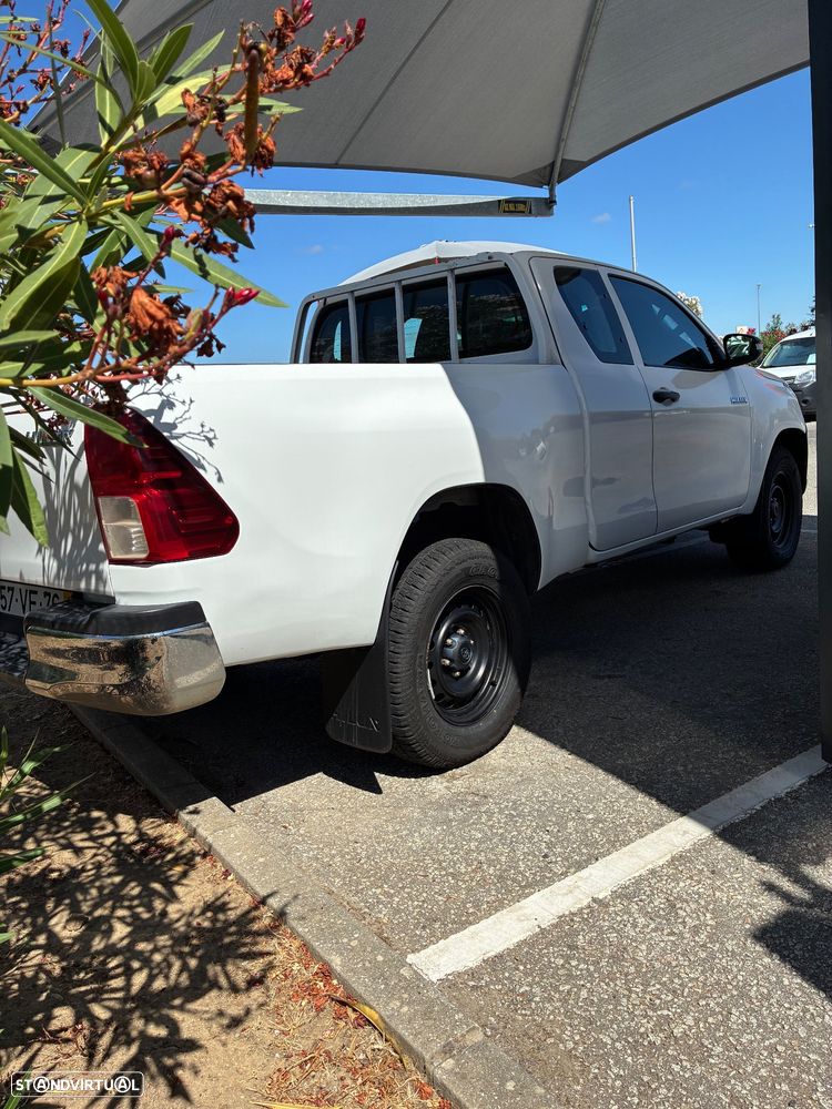 Toyota Hilux 2.4 D4d 4wd - 5