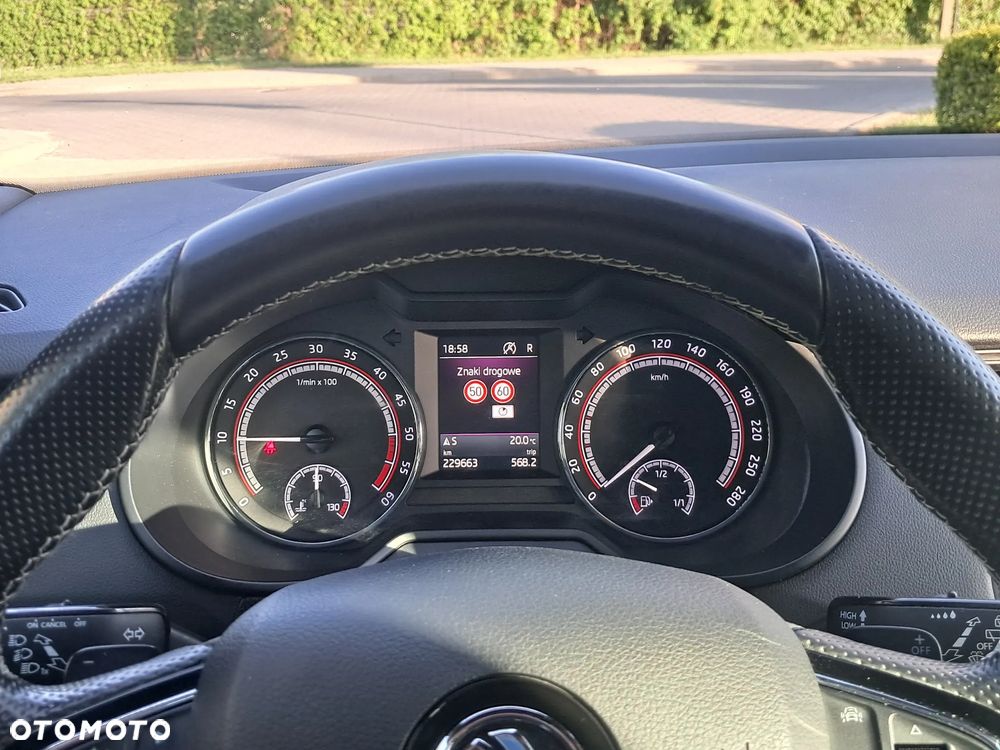 Skoda Octavia 2.0 TDI DSG RS - 32