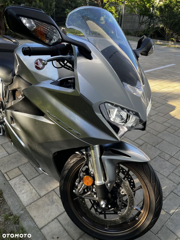 Honda VFR - 11