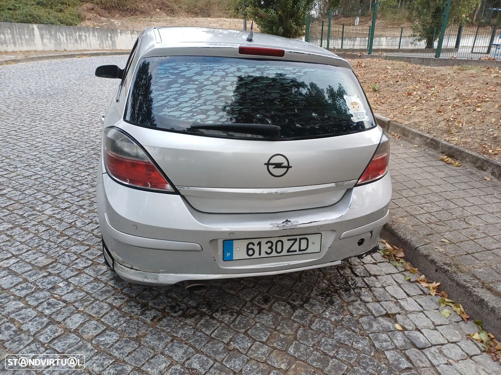 Opel Astra 2.0 T Cosmo - 3