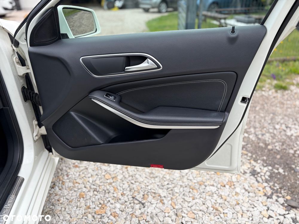Mercedes-Benz Klasa A 180 BlueEfficiency Edition - 24