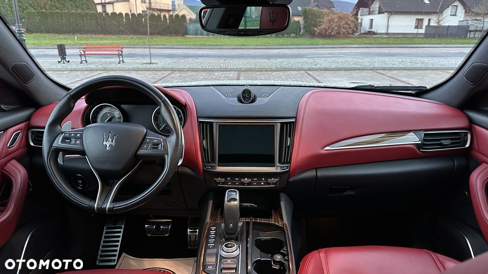 Maserati Levante Q4 Executive - 27