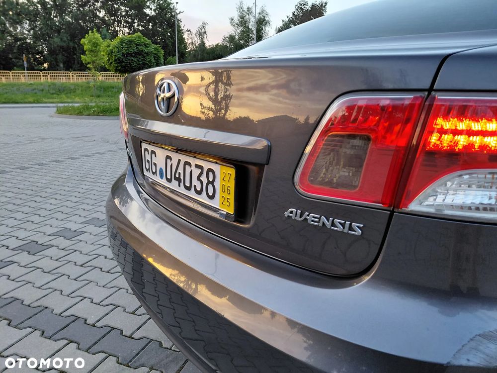 Toyota Avensis - 11