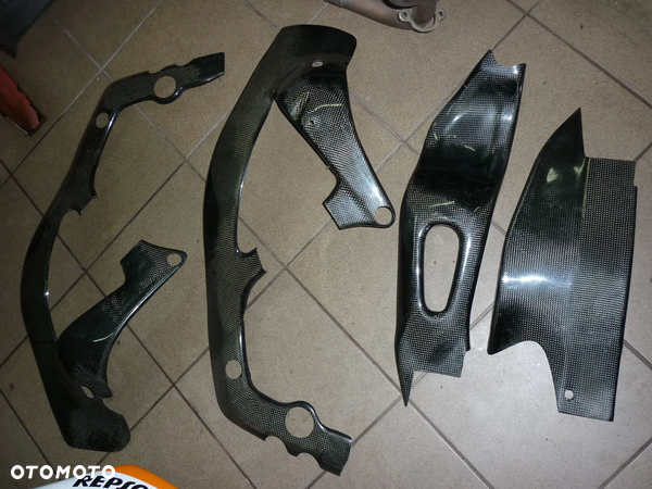 Honda CBR1000RR 2004-2007 Carbonowe Osłony Ramy i wahaczaa