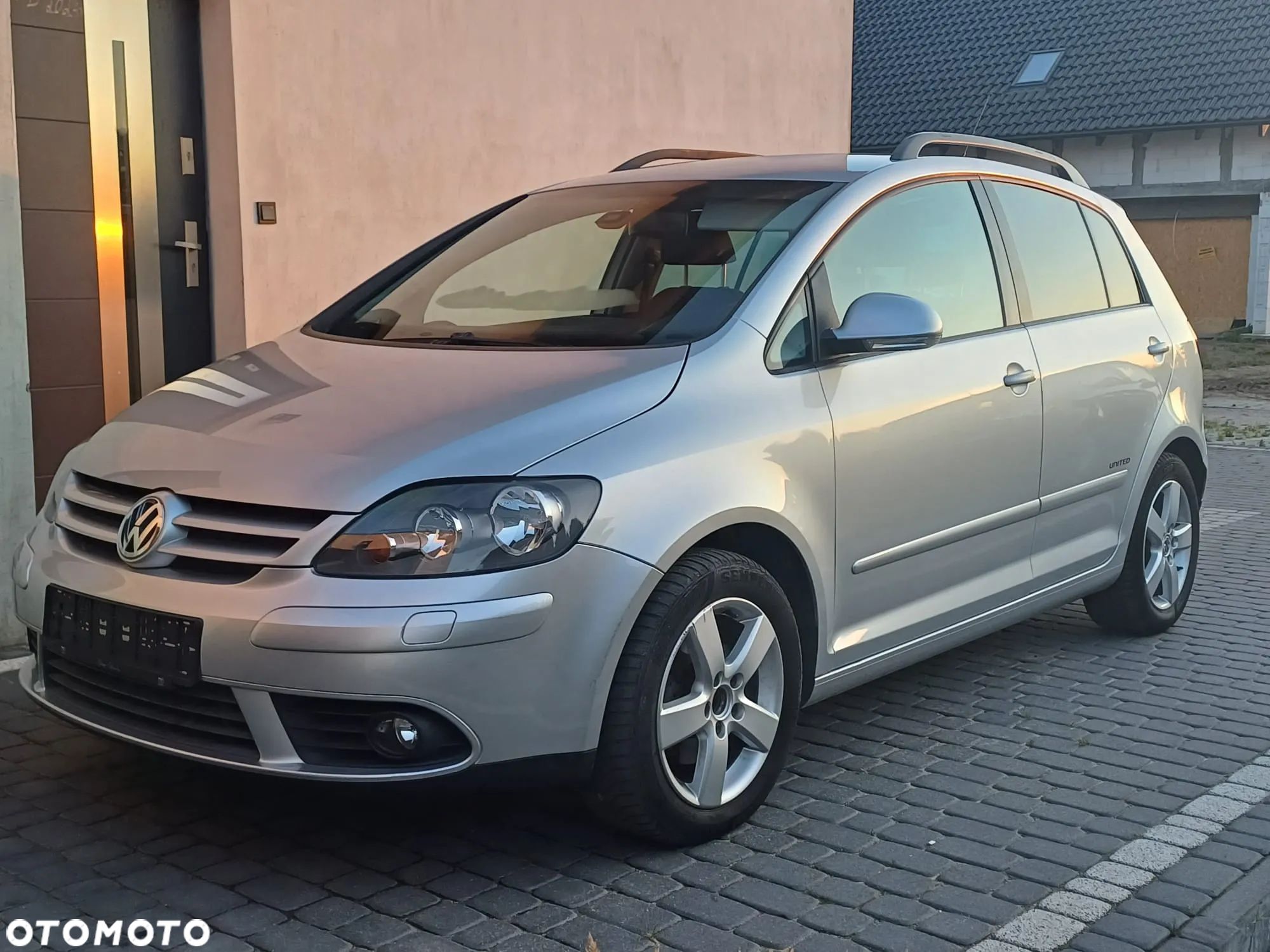 Volkswagen Golf Plus 1.9 TDI DPF Tour - 1
