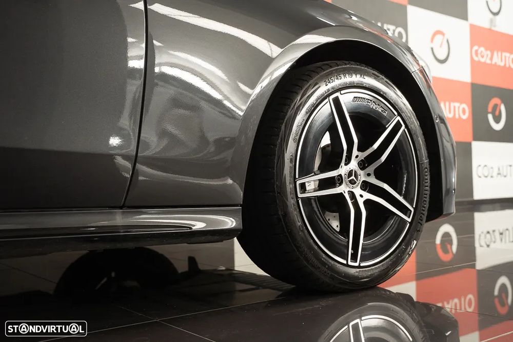 Mercedes-Benz E 300 e AMG Line - 16