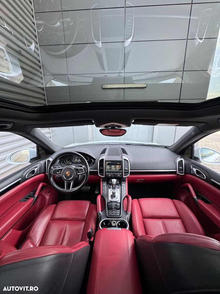 Porsche Cayenne - 2