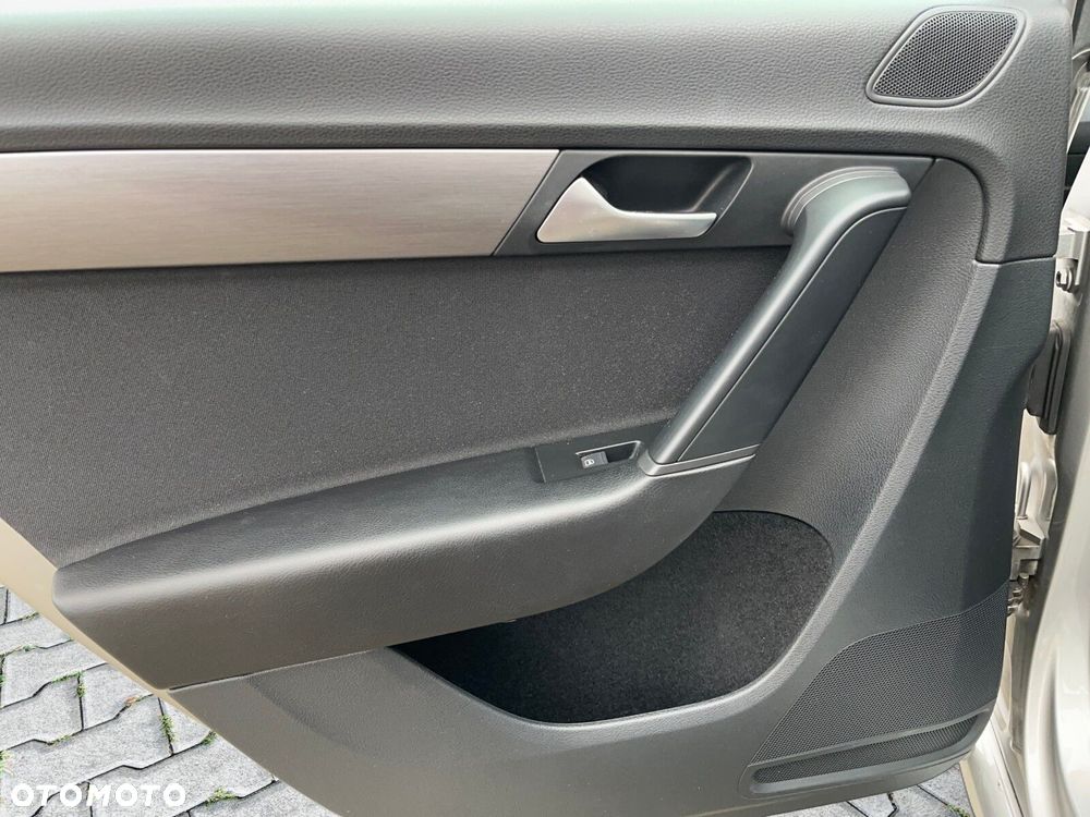 Volkswagen Passat - 14