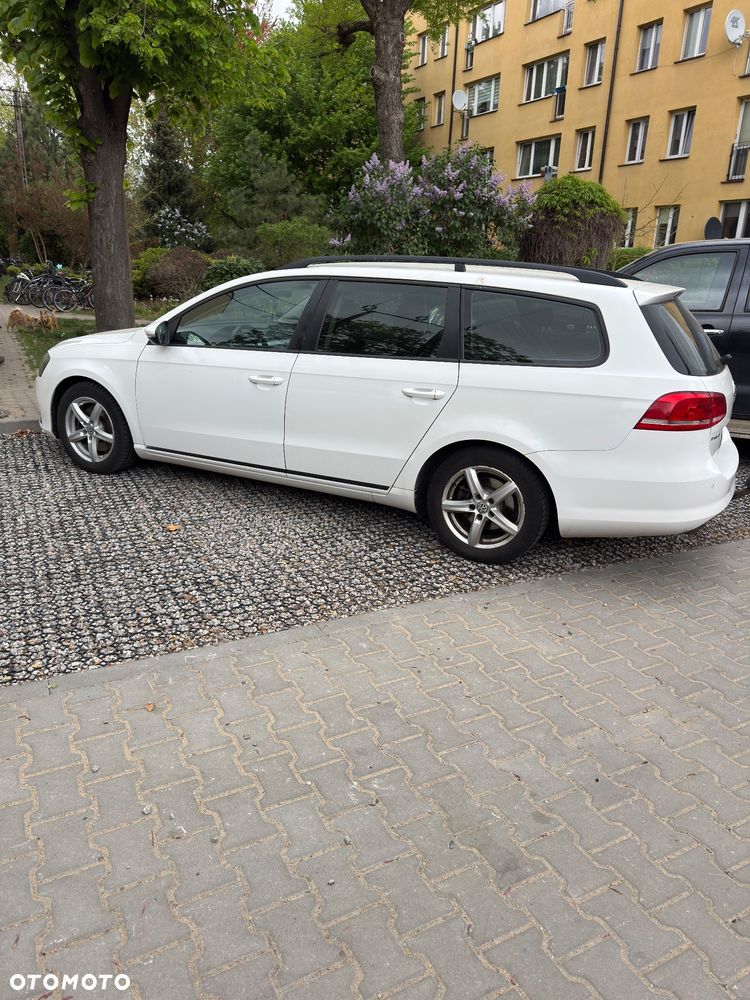 Volkswagen Passat 1.6 TDI DPF BlueMot Comfortline - 1