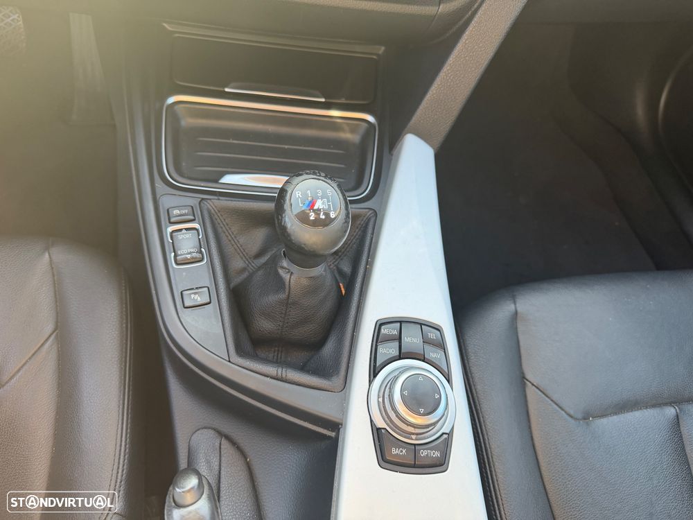 BMW 320 d Pack M - 18