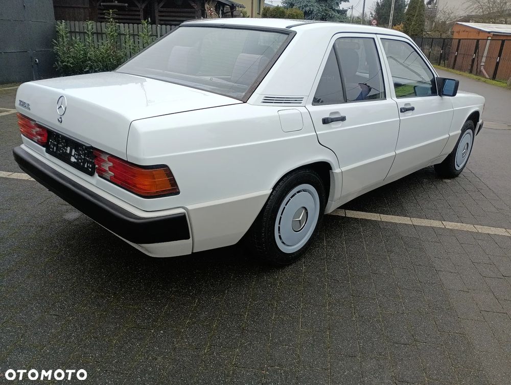 Mercedes-Benz W201 (190) - 3