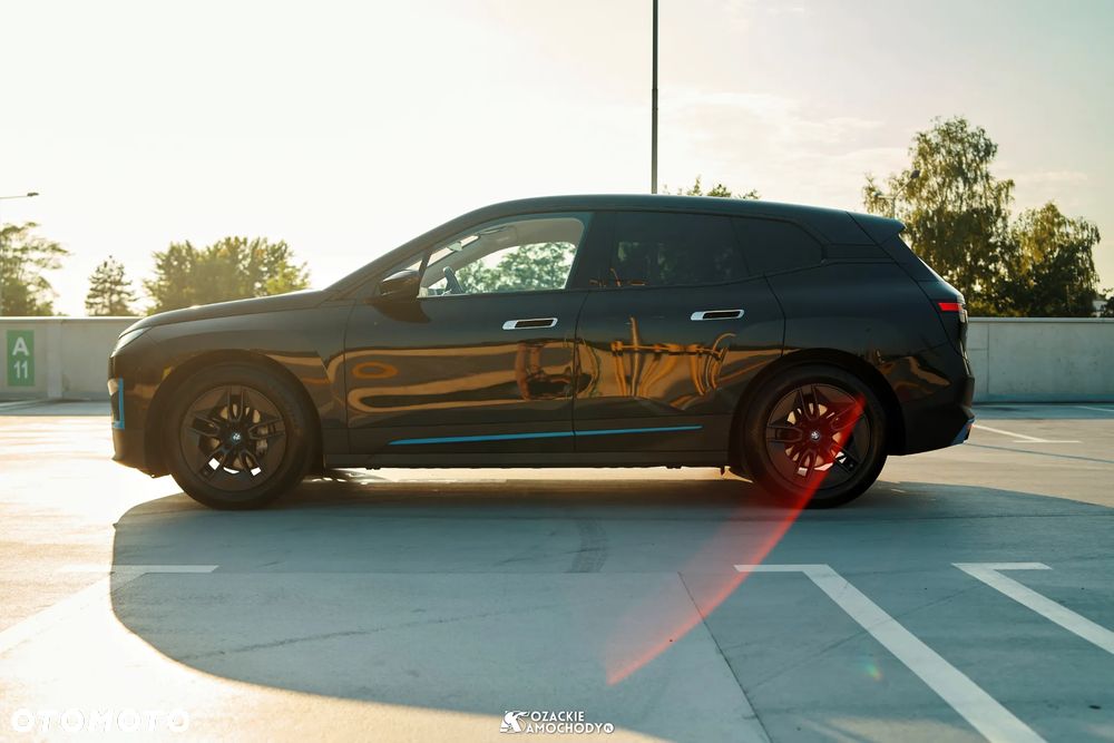 BMW iX - 4